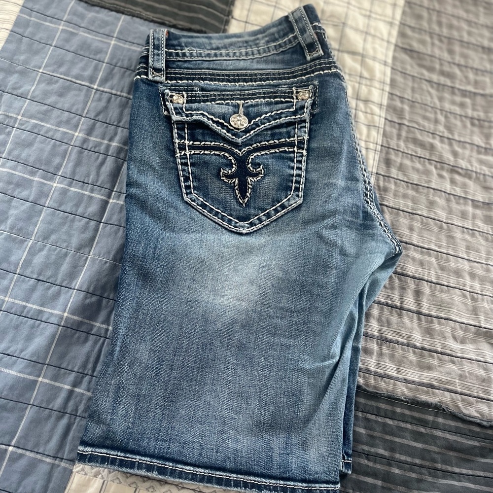 Rock Revival Bermuda shorts. Size 32